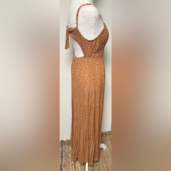Boho Tiered Burt Orange Floral Maxi Summer Dress With Open Back Detail
Size XS - Picture 4 of 11